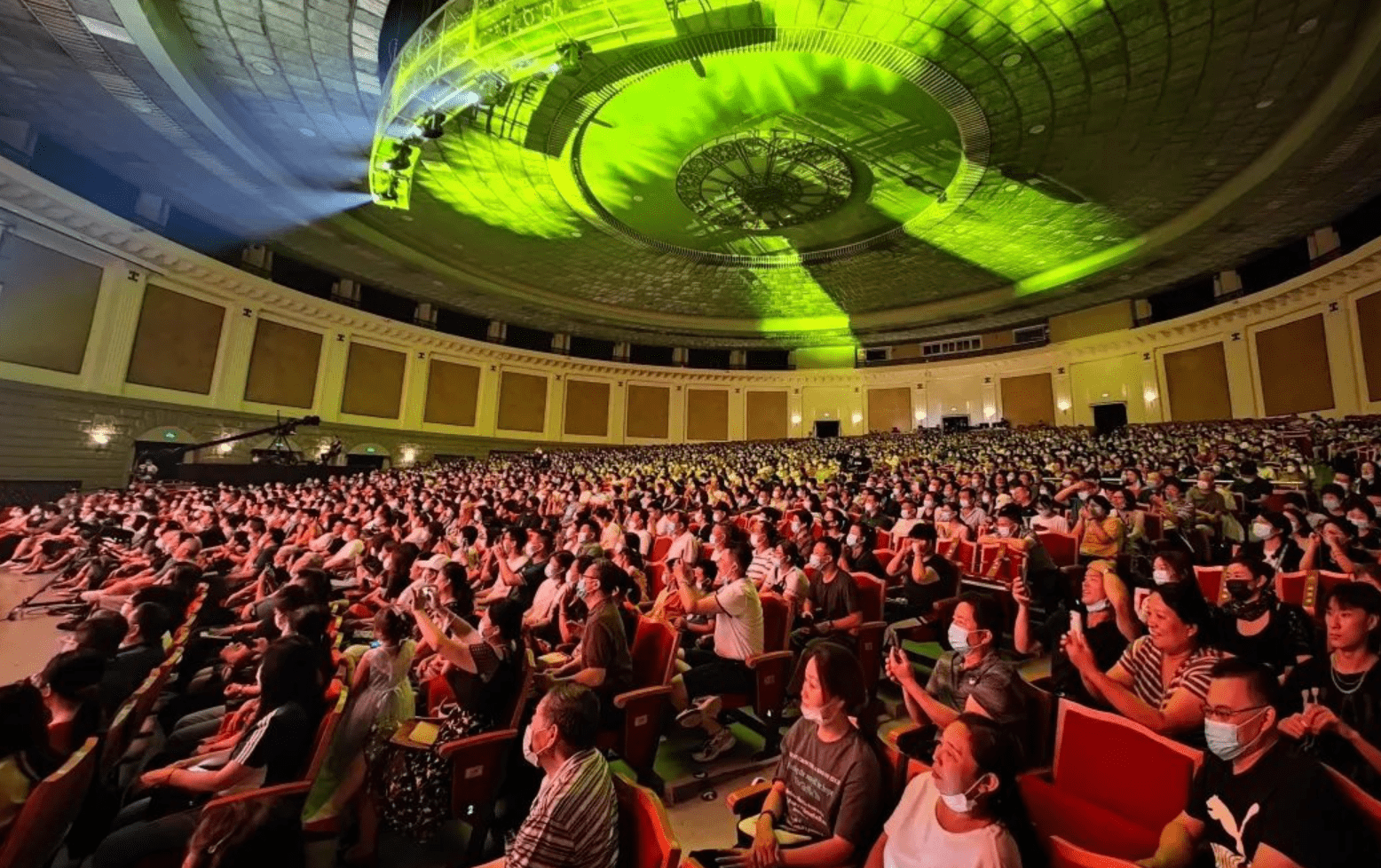 包含Scout官方宣布败北新规，加拿大队引发争议！观众掌声雷动的词条