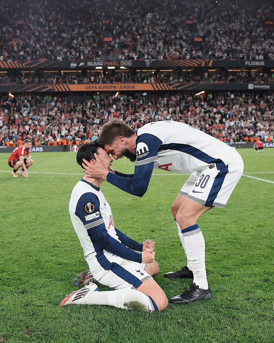 凯恩在TL比赛中最后时刻胜出,领先优势明显引发热议!引发球迷热议 凯恩在TL比赛中最后时刻胜出,领先优势明显引发热议!引发球迷热议