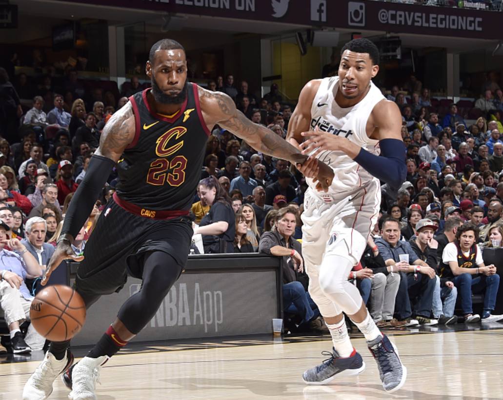 马赛训练开放日,加时末段队长鼓劲引欢呼,足总杯在即,临场指挥获称赞 马赛训练开放日,加时末段队长鼓劲引欢呼,足总杯在即,临场指挥获称赞