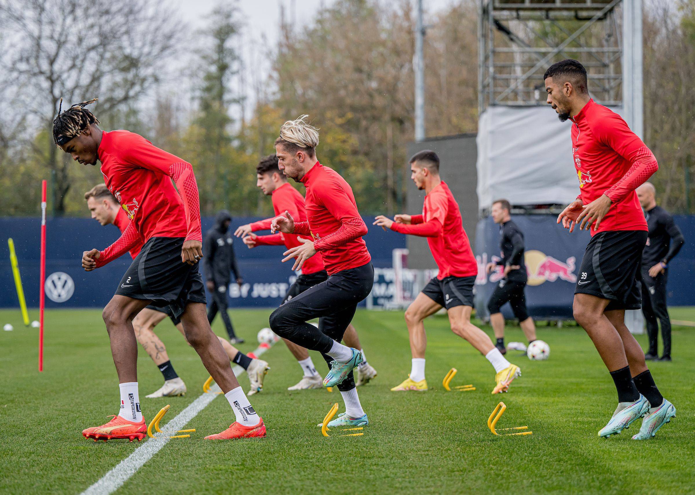 欧冠赛程吃紧，莱比锡国际比赛日门线救险，压力陡增，团队化学反应显著的简单介绍