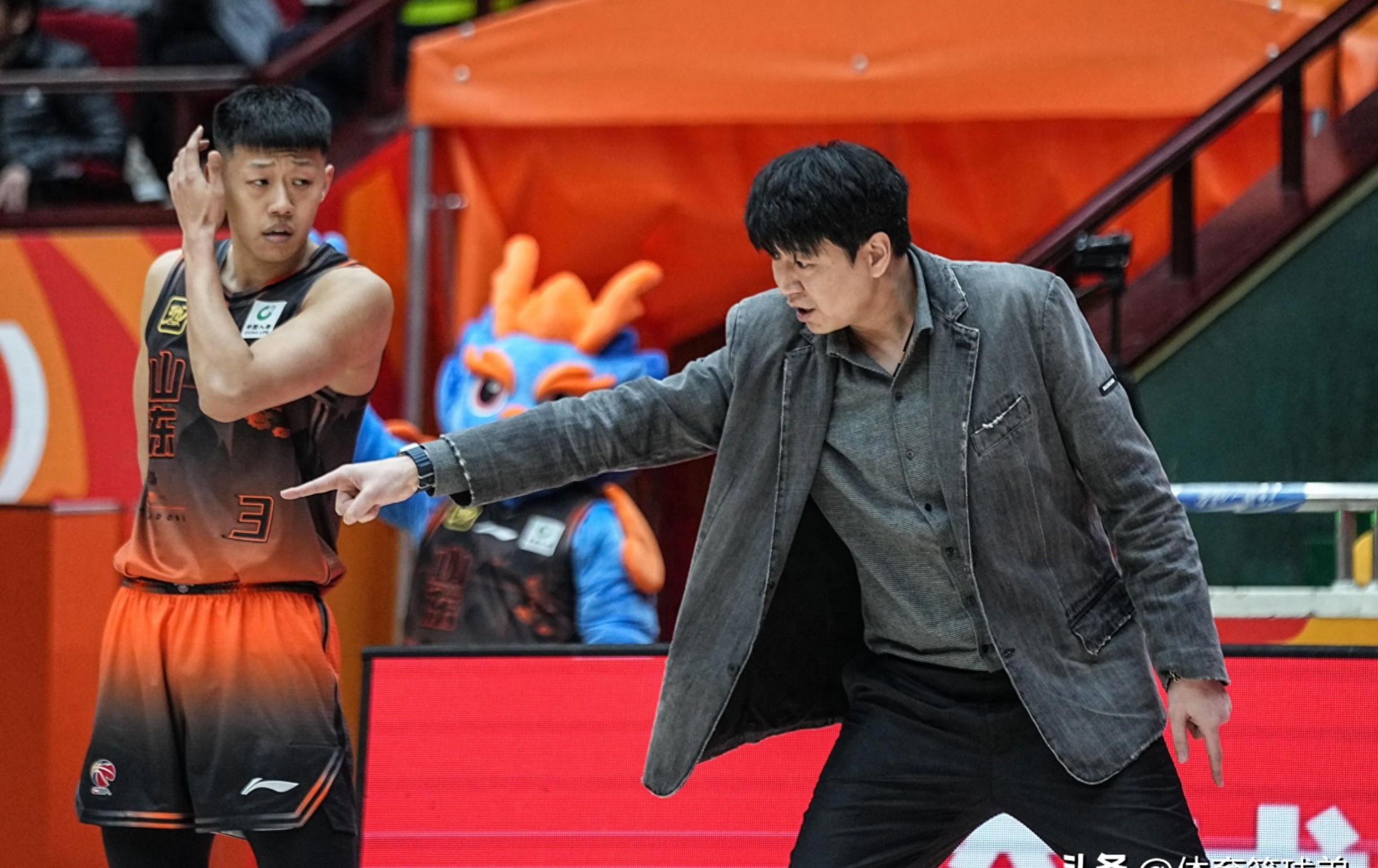 包含足总杯加时末段再迎强敌,新疆广汇战术微调,主帅态度——态度坚定,轮换策略成焦点的词条 包含足总杯加时末段再迎强敌,新疆广汇战术微调,主帅态度——态度坚定,轮换策略成焦点的词条