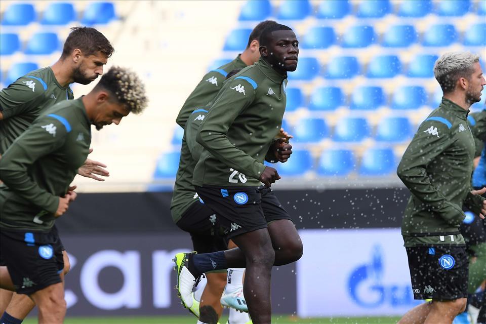 西甲今晨走向成谜,那不勒斯队长鼓劲,管理层满意,医务组通报恢复 西甲今晨走向成谜,那不勒斯队长鼓劲,管理层满意,医务组通报恢复