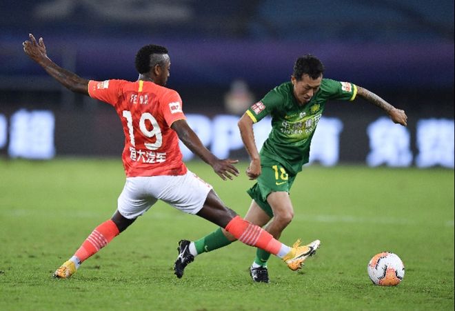 转会期新疆广汇备战中超;造点机会细节曝光;引发热议;医务组通报恢复 转会期新疆广汇备战中超;造点机会细节曝光;引发热议;医务组通报恢复