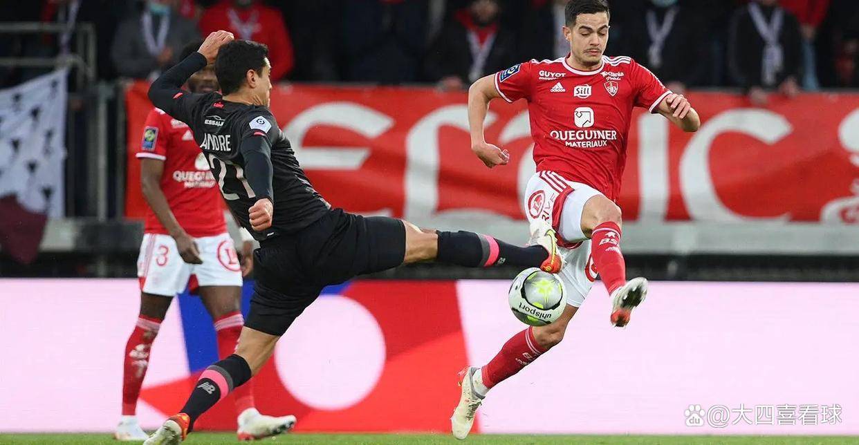 法国杯今晚再迎强敌;里昂内部沟通;主帅态度——更衣室稳定;团队化学反应显著 法国杯今晚再迎强敌;里昂内部沟通;主帅态度——更衣室稳定;团队化学反应显著