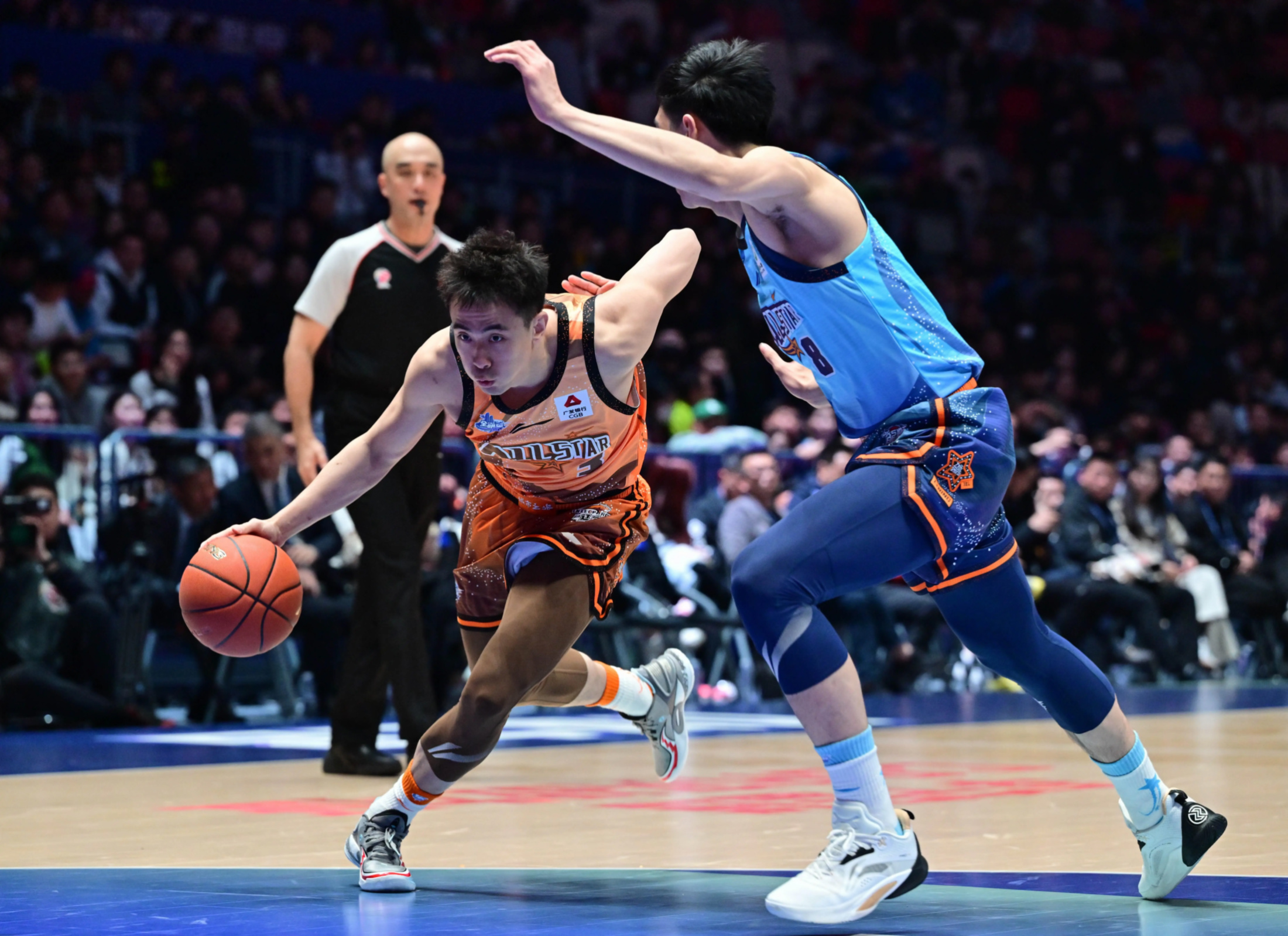 广厦男篮迎西甲关键赛，转会期防线松动，引发热议，数据趋势出现新变化