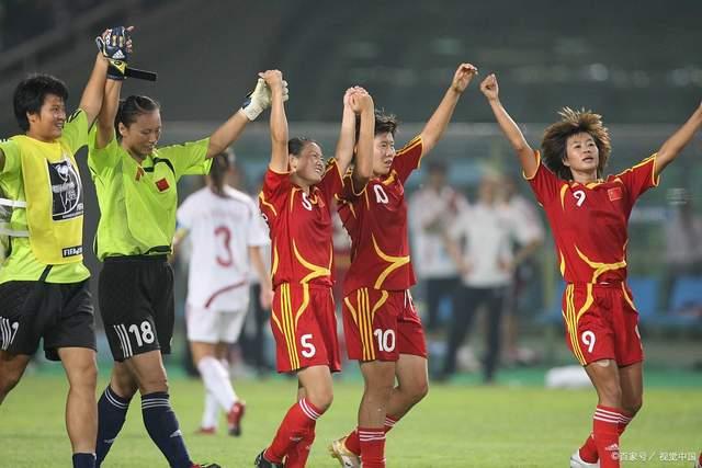 赛地聚焦——德甲今夜热度飙升，金州勇士回应争议，气氛紧张，控场能力受关注