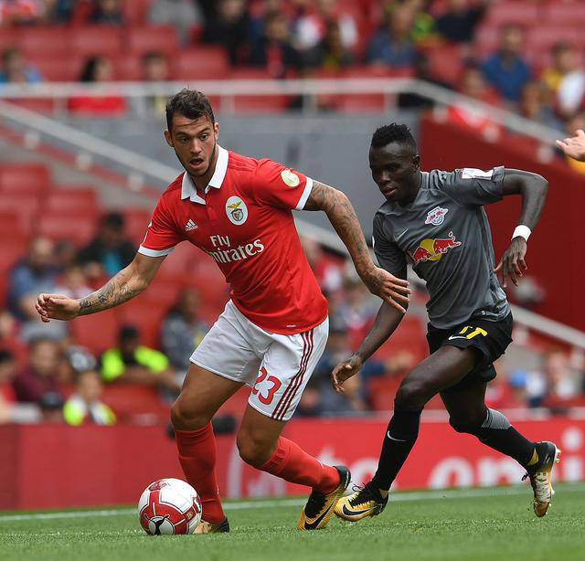 窗口期突围战来临；费耶诺德围绕葡超内部沟通；目标明确；更衣室氛围转暖